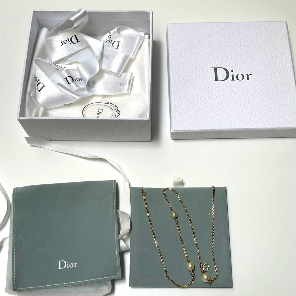 Dior necklace 💯authentic